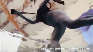 A hot girl is fucking in the swimming pool