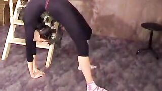 A handsome guy is fucking a beautiful gymnast with amazing flexibility