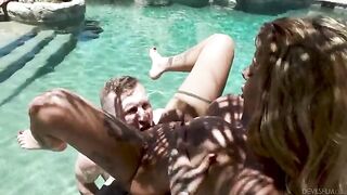 Relatives are not so close when they have sex in the pool