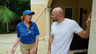The pool girl with sexy ass of MILF type