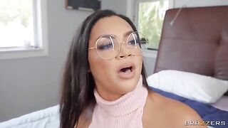 A girl came to the garage and was banned by a hot guy