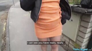 An Italian girl lost her phone on the street and called for help