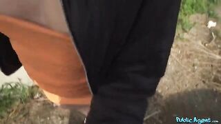 An Italian girl lost her phone on the street and called for help