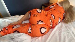 The girl in the morning cures with her ass, a real passionate homemade scene