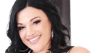 A woman has an endless anal generosity, she just loves it!