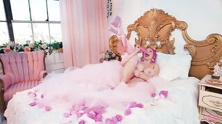 A glamorous lifestyle is not so cheap without sex