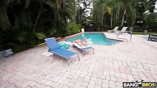 A girl got her mom’s silicone tits while swimming in the pool
