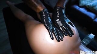 A nice chick does a nice pussy massage with oil