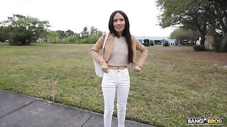 Babe licked the guy's cock in the car, it was hot
