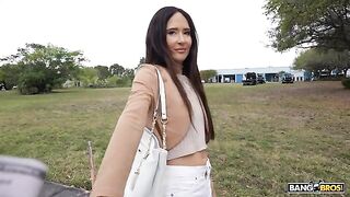 Babe licked the guy's cock in the car, it was hot