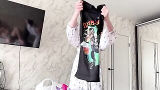 It is unpleasant for her to suck a dick, isn’t it?
