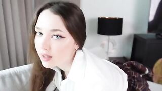 Babe agreed to have sex with the guy for five hundred bucks