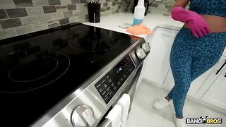 You are a goddess of blowjobs! You suck like a professional!