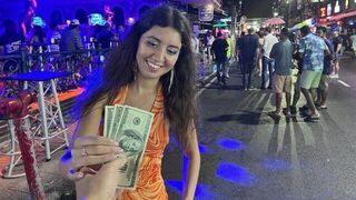 A girl agreed to have sex for money with a complete stranger