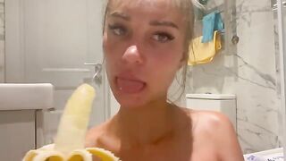 Monika Fox gets her asshole stuffed with a banana in a solo session
