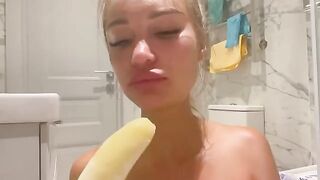 Monika Fox gets her asshole stuffed with a banana in a solo session