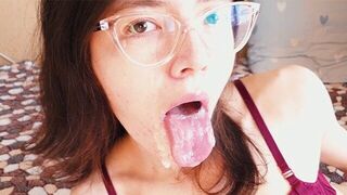 An innocent girl questioned her partner about the sufficient amount of sperm