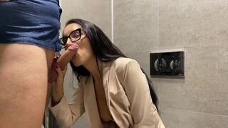 Couple fucked in the toilet without leaving the booth