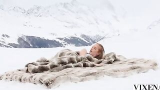 Warming up a dick with the mouth of a hot blonde outdoors