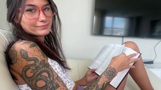 The guy studies how to have sex in different poses with the hot Latina