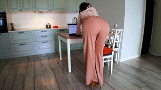 A woman with a big ass can't help but be asked for sex