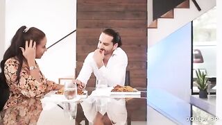 A couple has a romantic dinner at a therapist's house, the therapist being Jolla PR