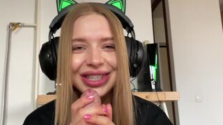Blowjob to a beautiful Californiababe. I took her innocence